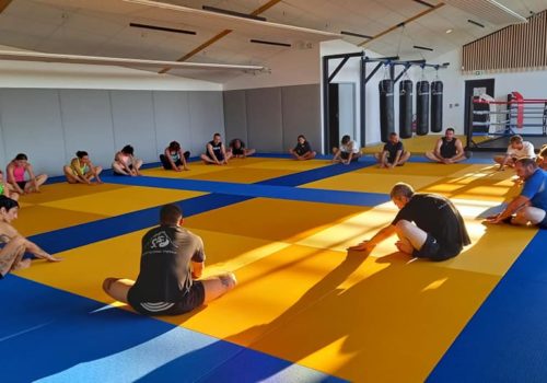 Premier Cours De Renforcement Musculaire Dans La Nouvelle Salle