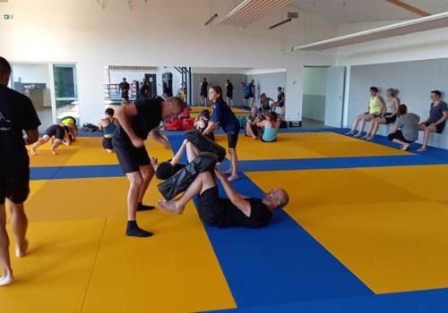 Premier Cours De Renforcement Musculaire Dans La Nouvelle Salle