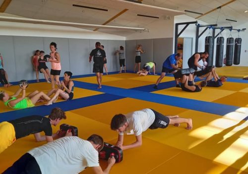 Premier Cours De Renforcement Musculaire Dans La Nouvelle Salle