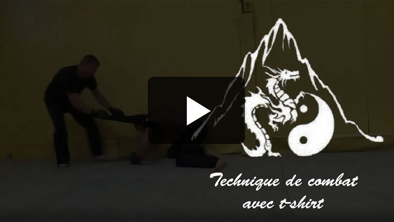 Technique de combat avec t-shirt